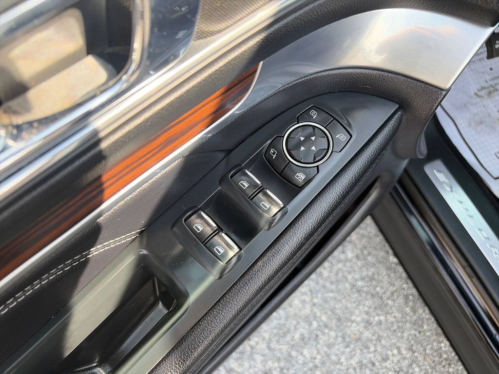 Used 2018 Ford Explorer Limited AWD/4WD image 12