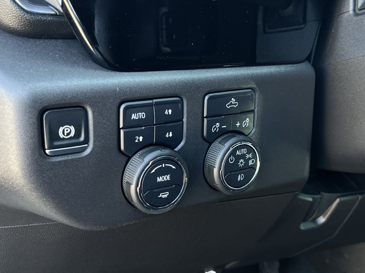 Used 2024 Chevrolet Silverado 1500 LT Trail Boss w/ Protection Package AWD/4WD image 13