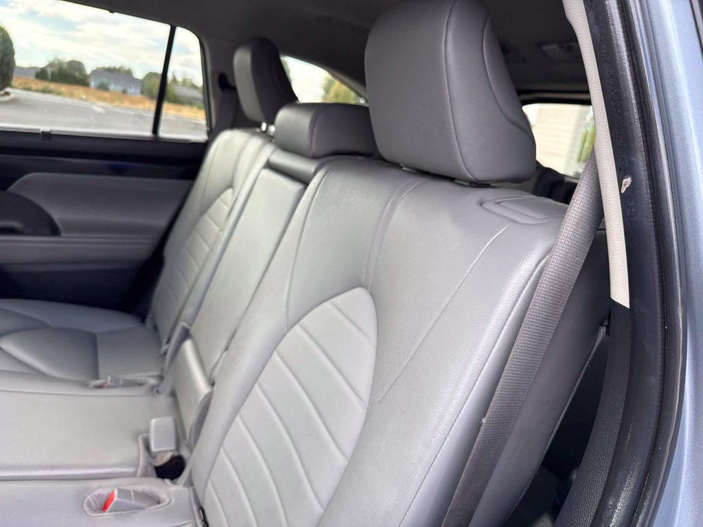 Used 2024 Toyota Highlander XLE AWD/4WD image 21