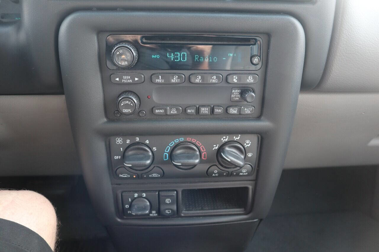 Used 2004 Chevrolet Venture LS w/ Easy Order Package image 38