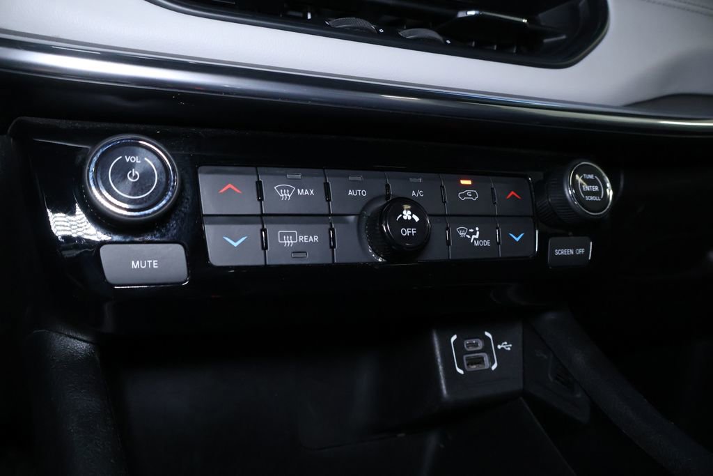 Used 2023 Jeep Compass Limited image 30