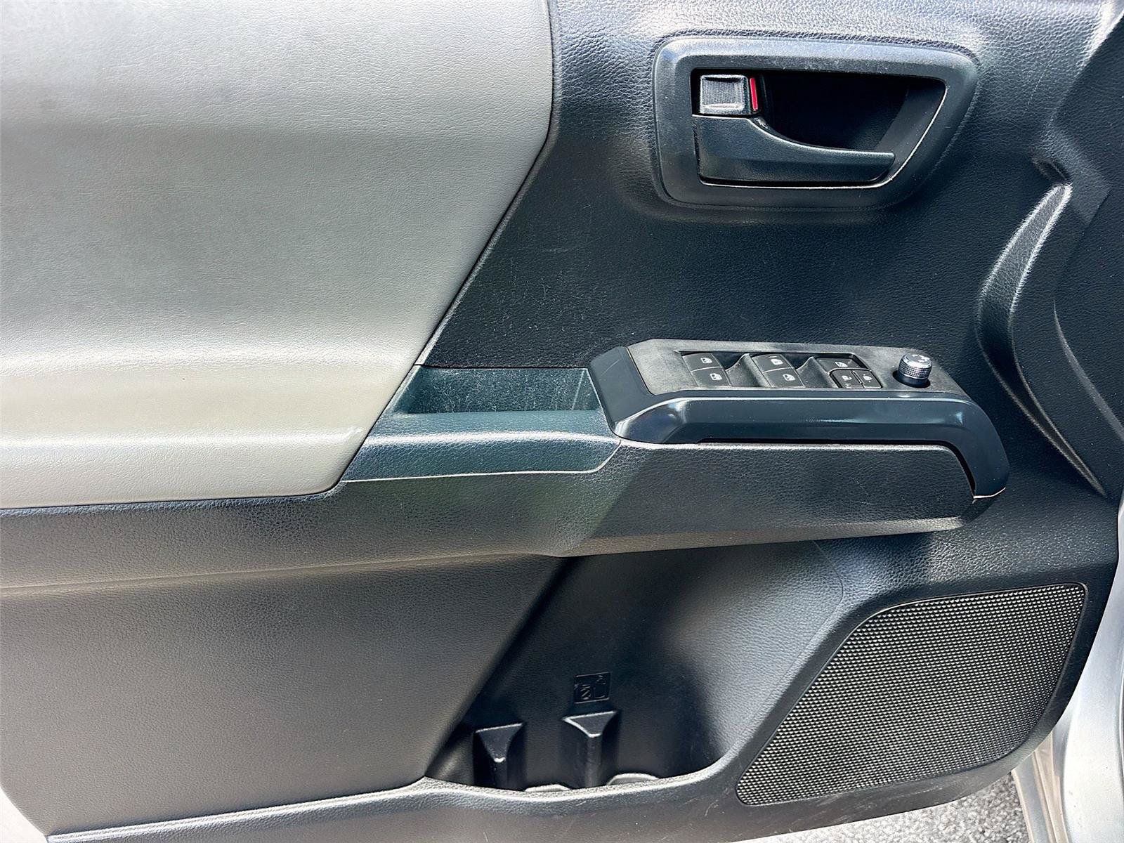 Used 2017 Toyota Tacoma SR RWD image 17