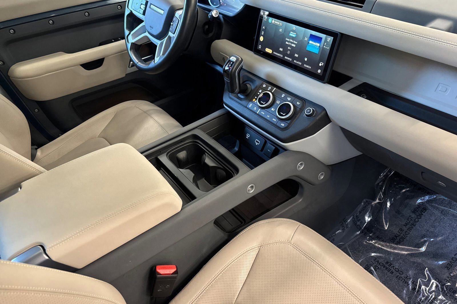 Used 2023 Land Rover Defender 110 SE AWD/4WD image 32