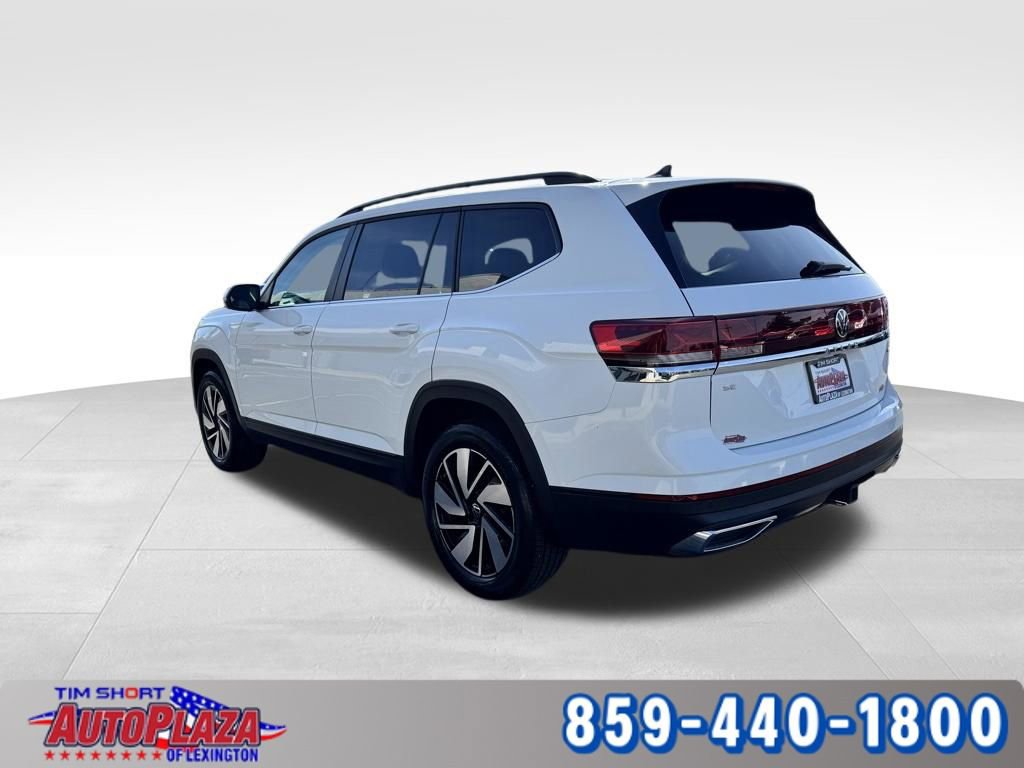 Used 2025 Volkswagen Atlas SE AWD/4WD image 2