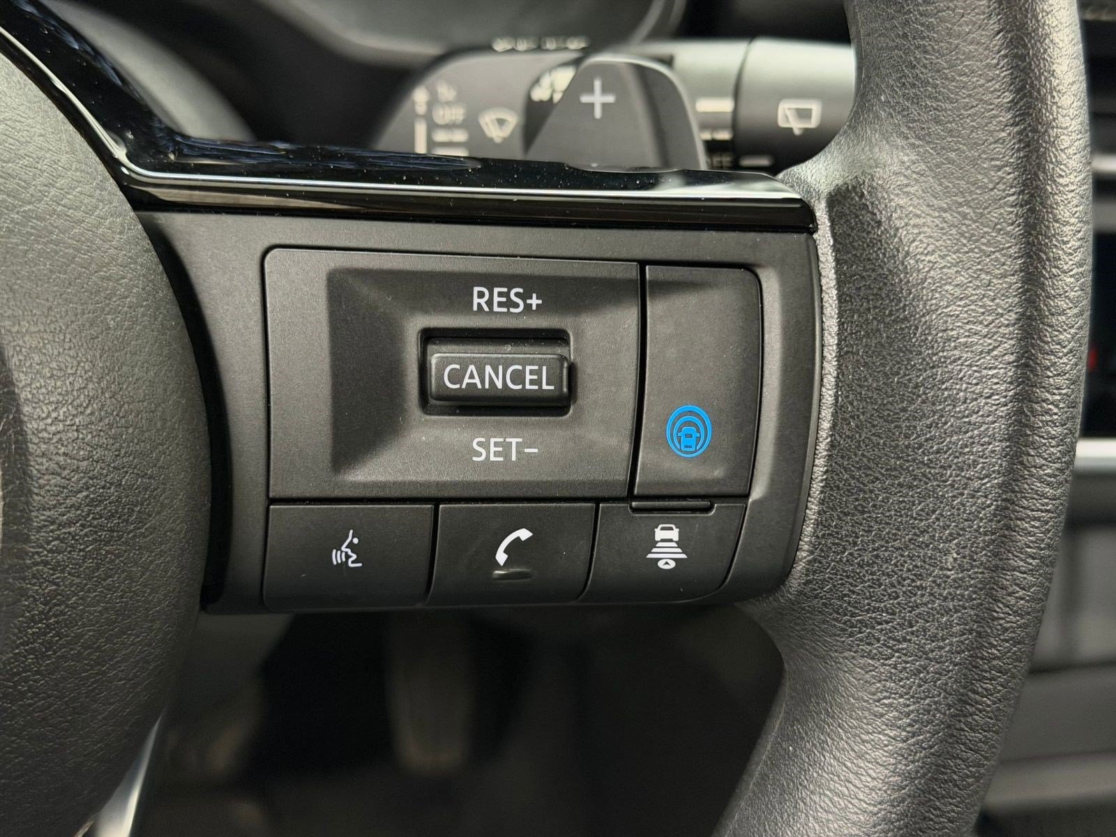 Used 2023 Nissan Rogue SV AWD/4WD image 24