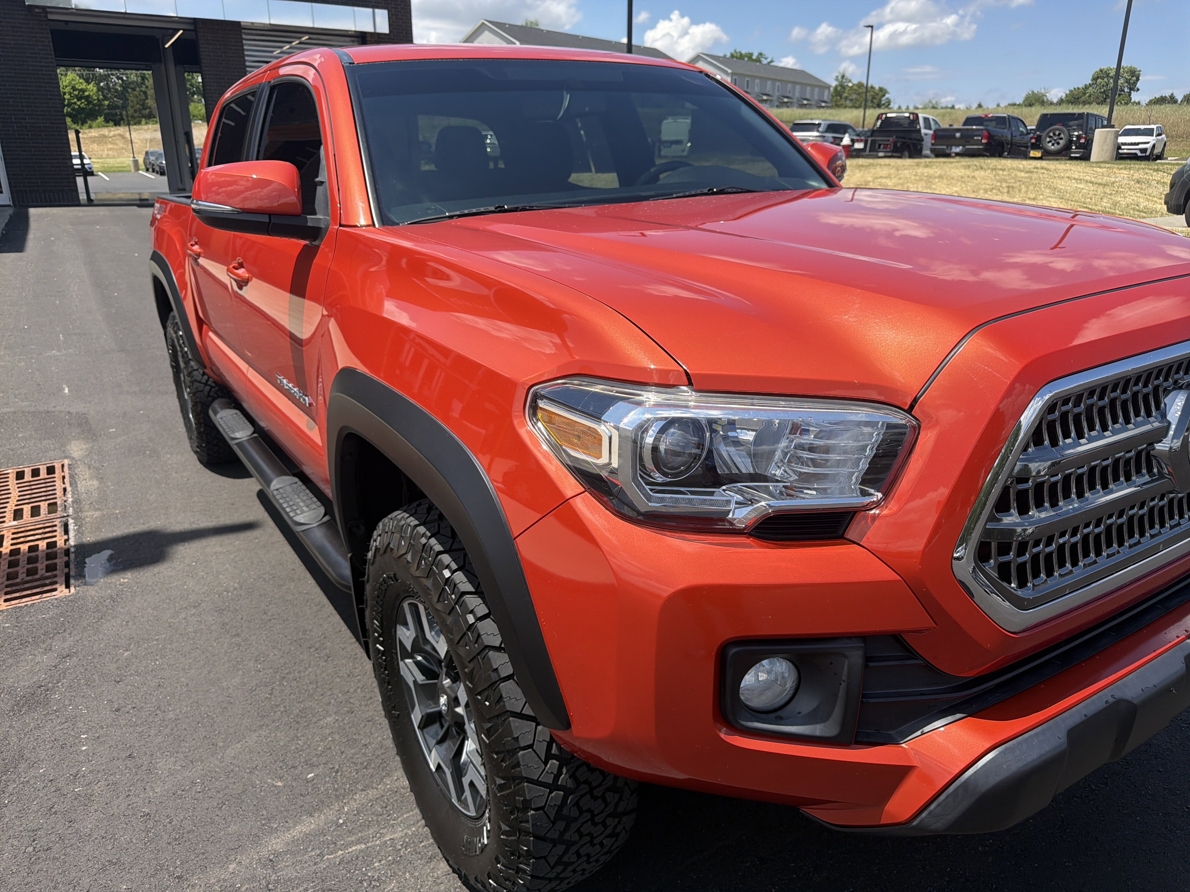 Used 2017 Toyota Tacoma TRD Off-Road w/ Tow Package (A/T) AWD/4WD image 23