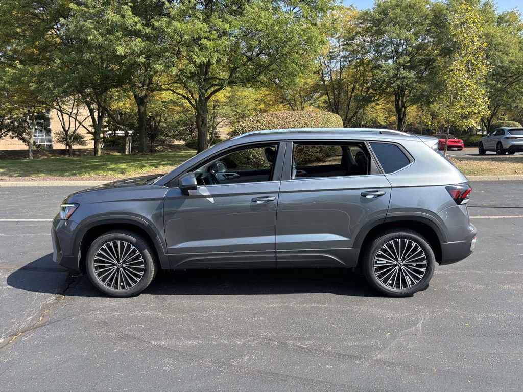 New 2025 Volkswagen Taos SE image 4