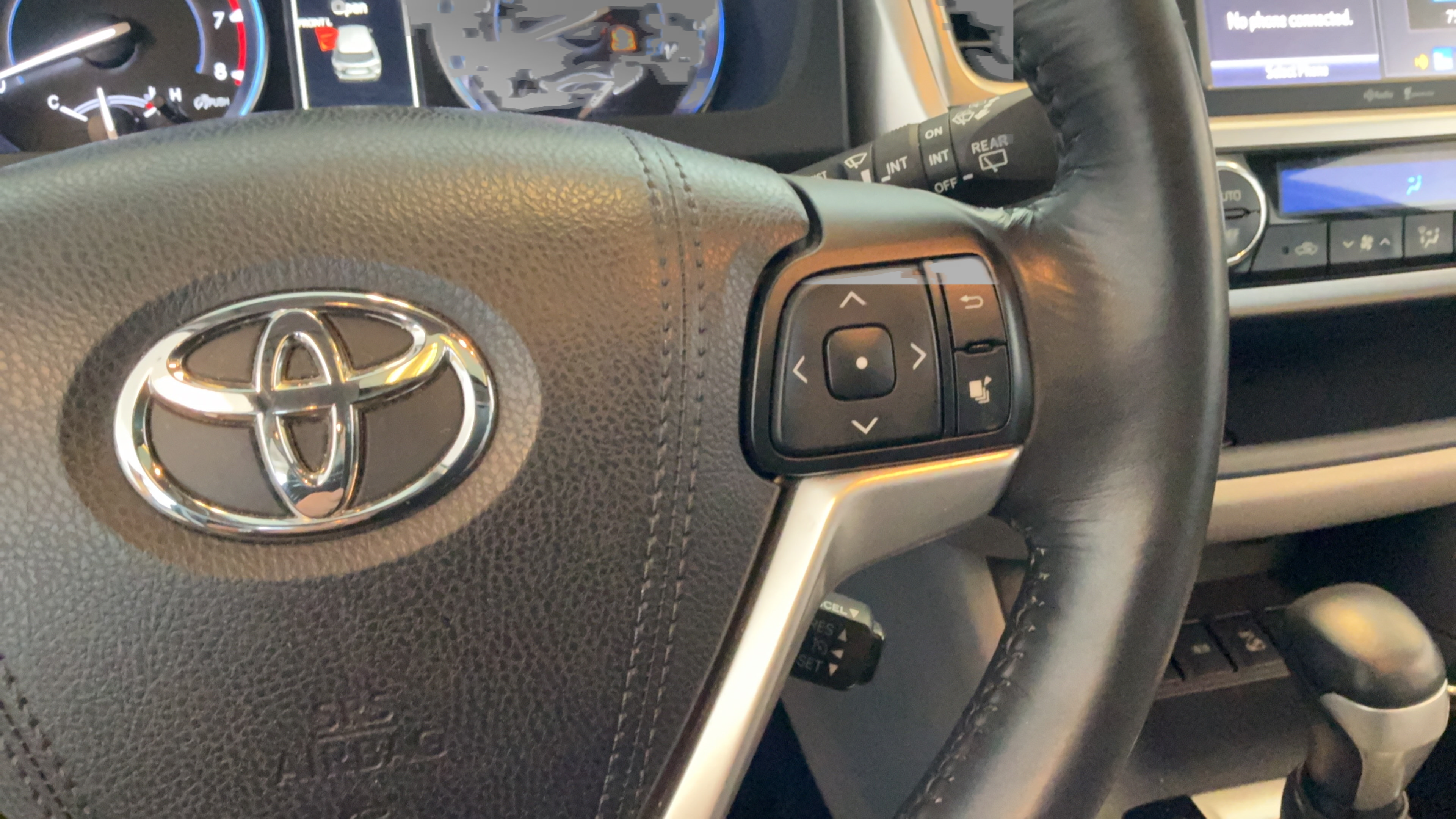 Used 2015 Toyota Highlander XLE AWD/4WD image 18