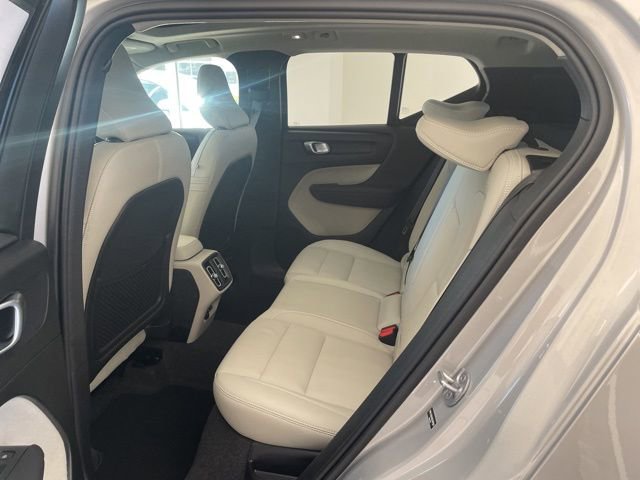 Certified 2025 Volvo XC40 B5 Plus image 8