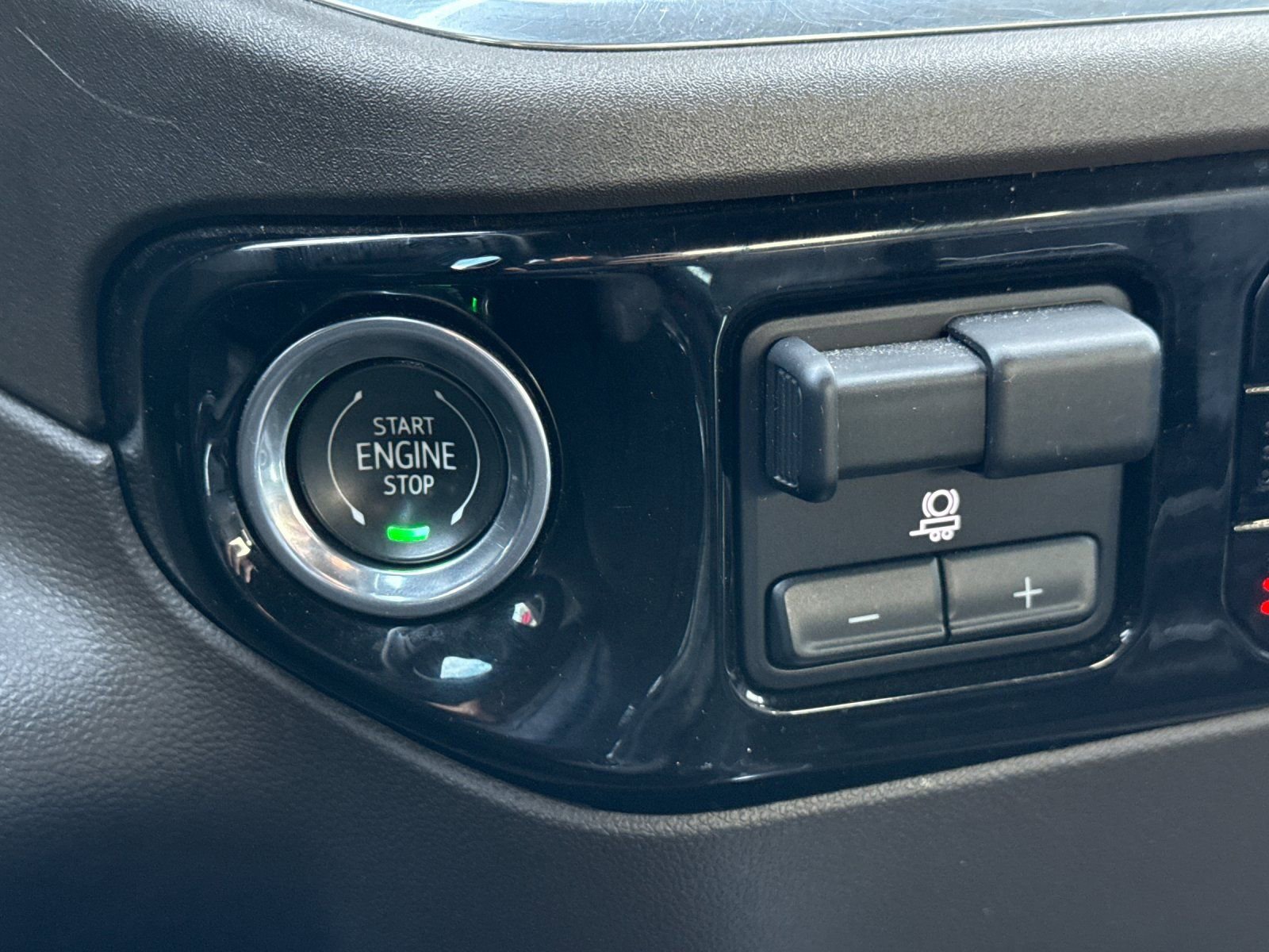 Used 2024 Chevrolet Silverado 3500 LTZ w/ LTZ Convenience Package image 26