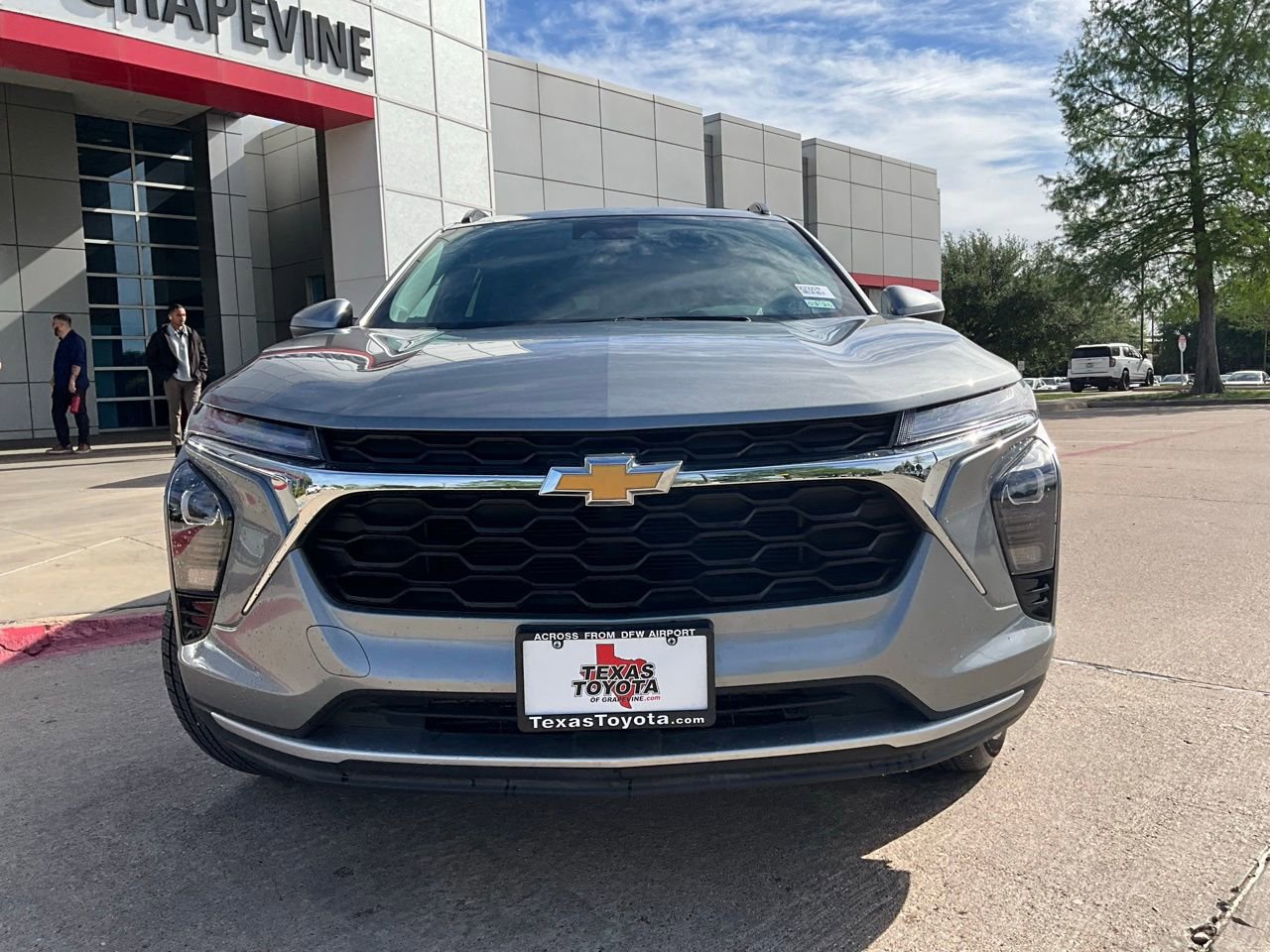 Used 2025 Chevrolet Trax LT image 3