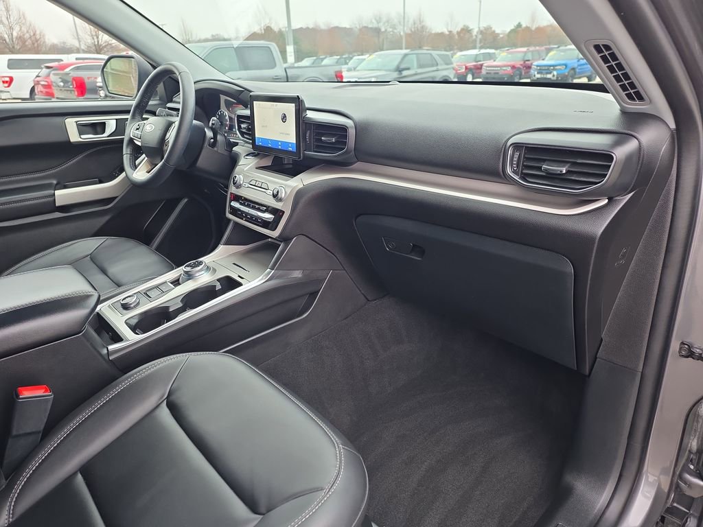 Used 2023 Ford Explorer XLT w/ Equipment Group 202A image 16