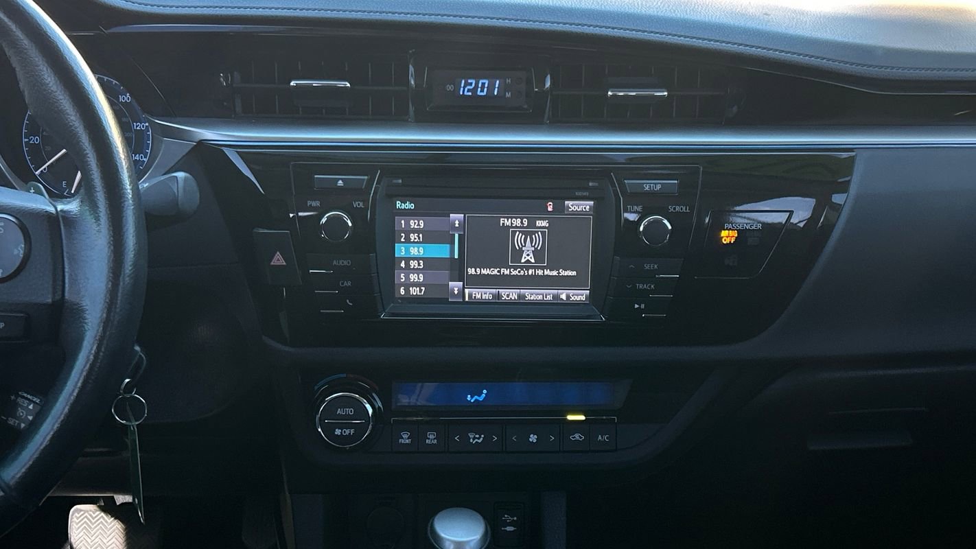 Used 2015 Toyota Corolla S image 18