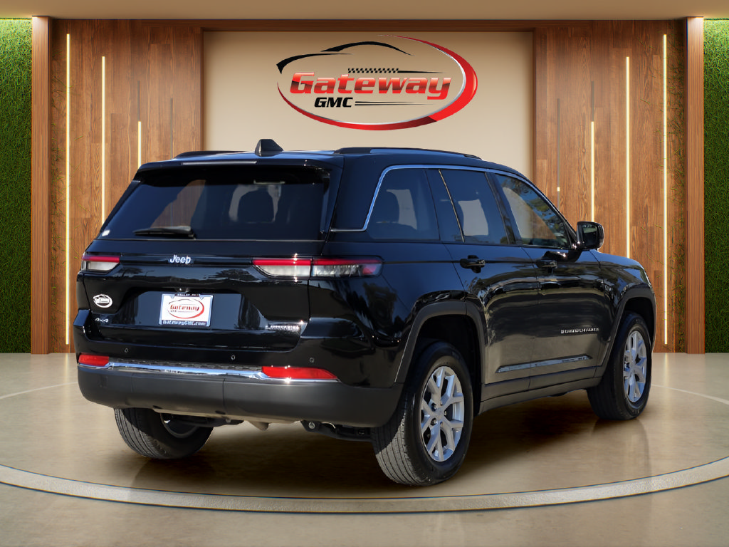 Used 2023 Jeep Grand Cherokee Limited AWD/4WD image 5