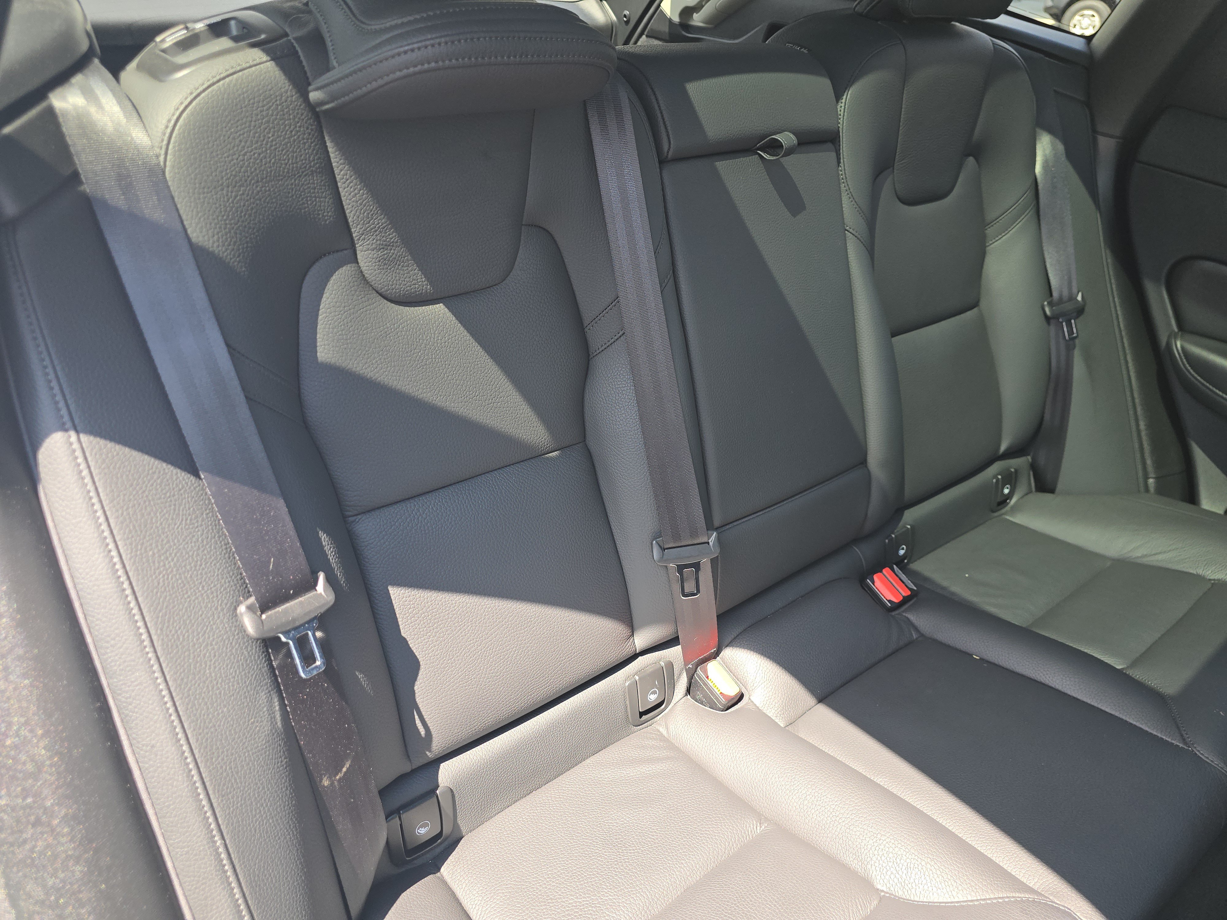Used 2025 Volvo XC60 B5 Plus AWD/4WD image 19