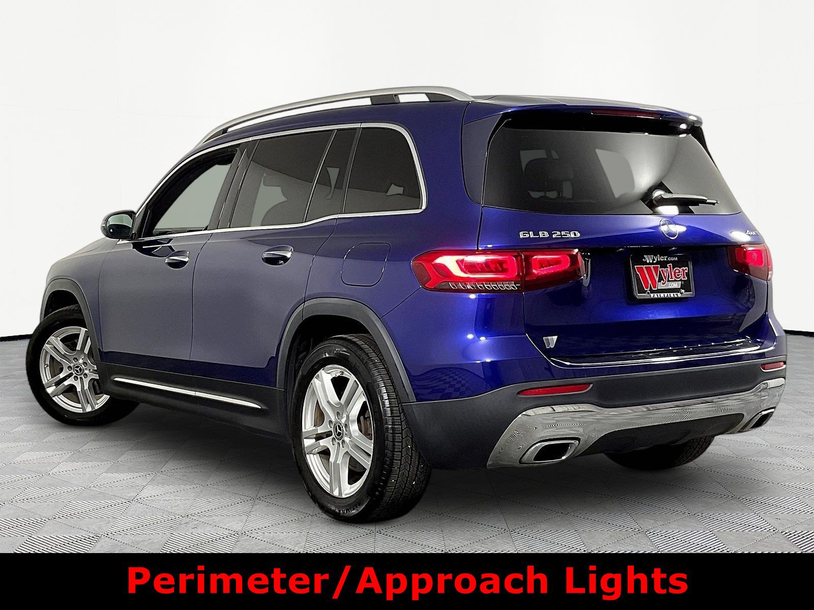 Used 2021 Mercedes-Benz GLB 250 4MATIC image 4