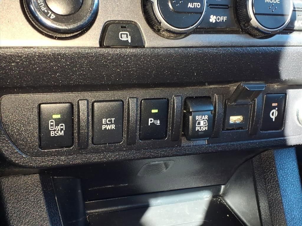 Used 2023 Toyota Tacoma TRD Off-Road w/ Technology Package AWD/4WD image 23