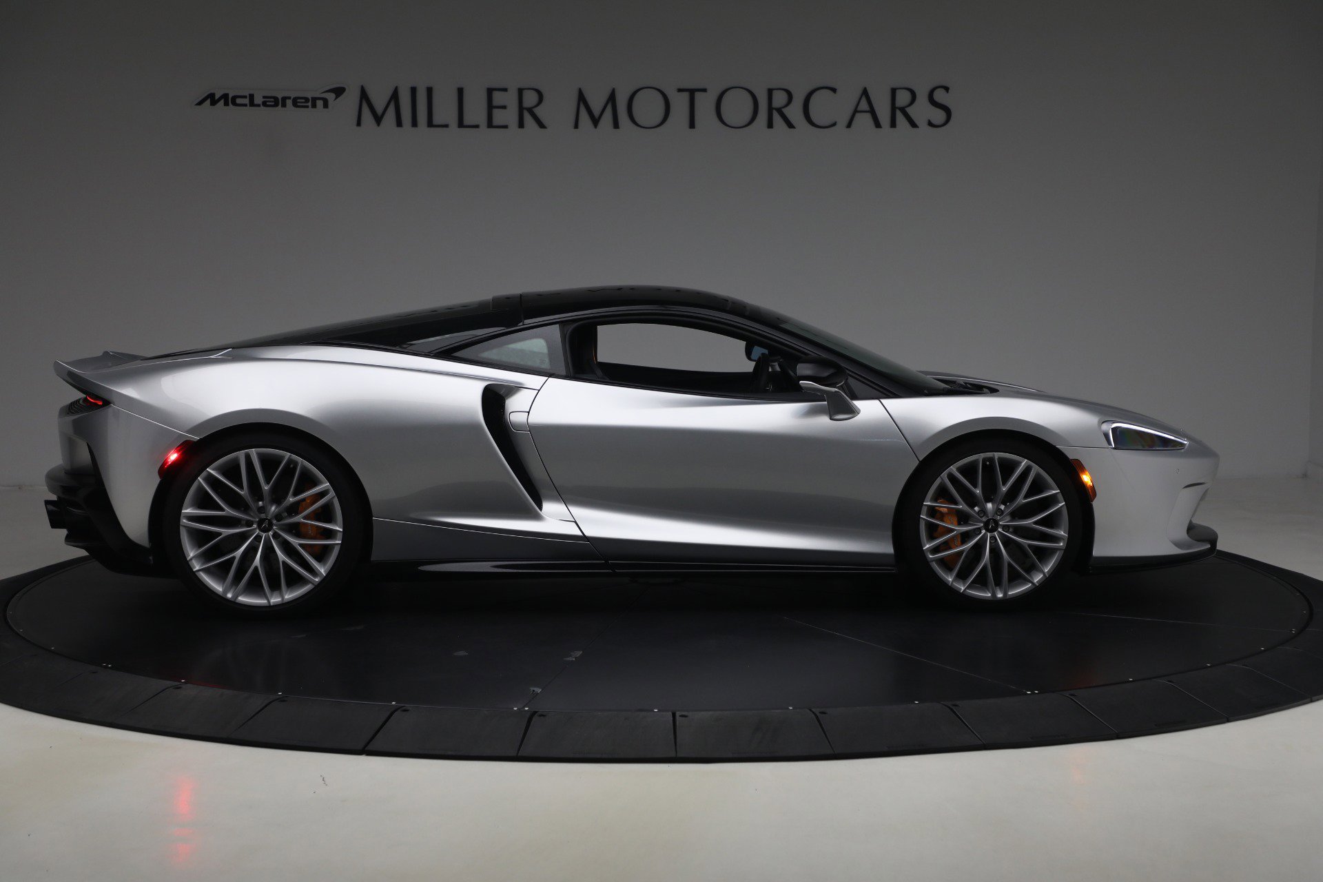 Used 2023 McLaren GT RWD image 10