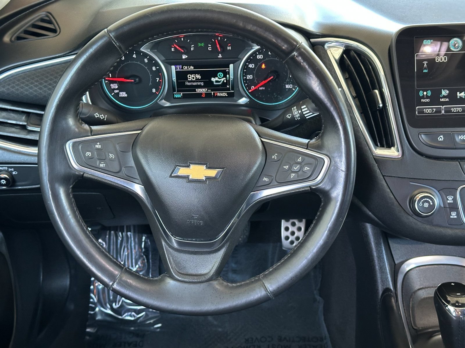 Used 2017 Chevrolet Malibu LT FWD image 13