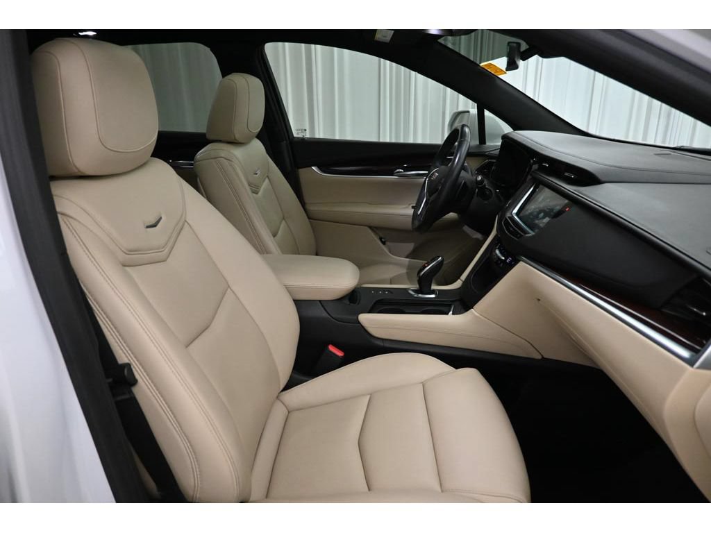 Used 2018 Cadillac XT5 Luxury w/ Driver Awareness Package AWD/4WD image 17