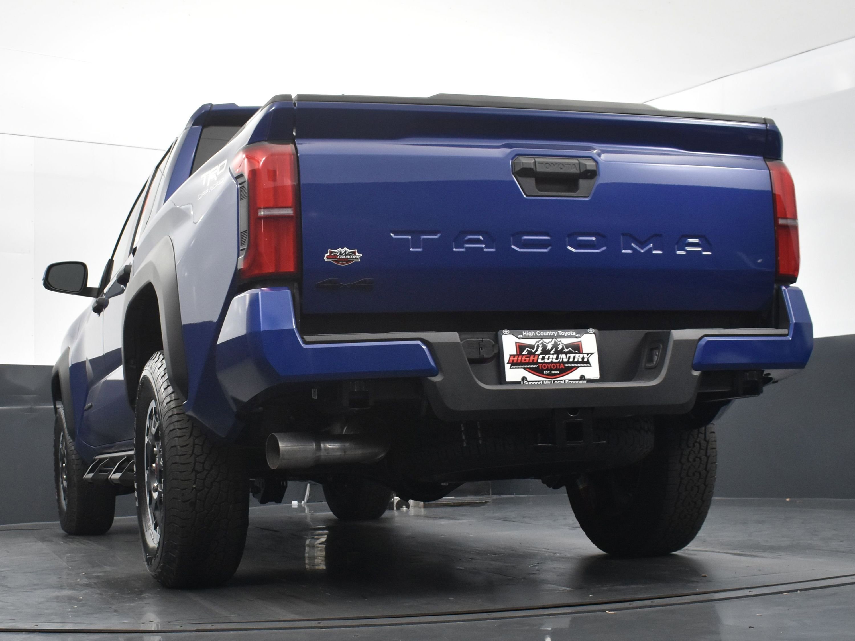 Used 2025 Toyota Tacoma TRD Off-Road image 38