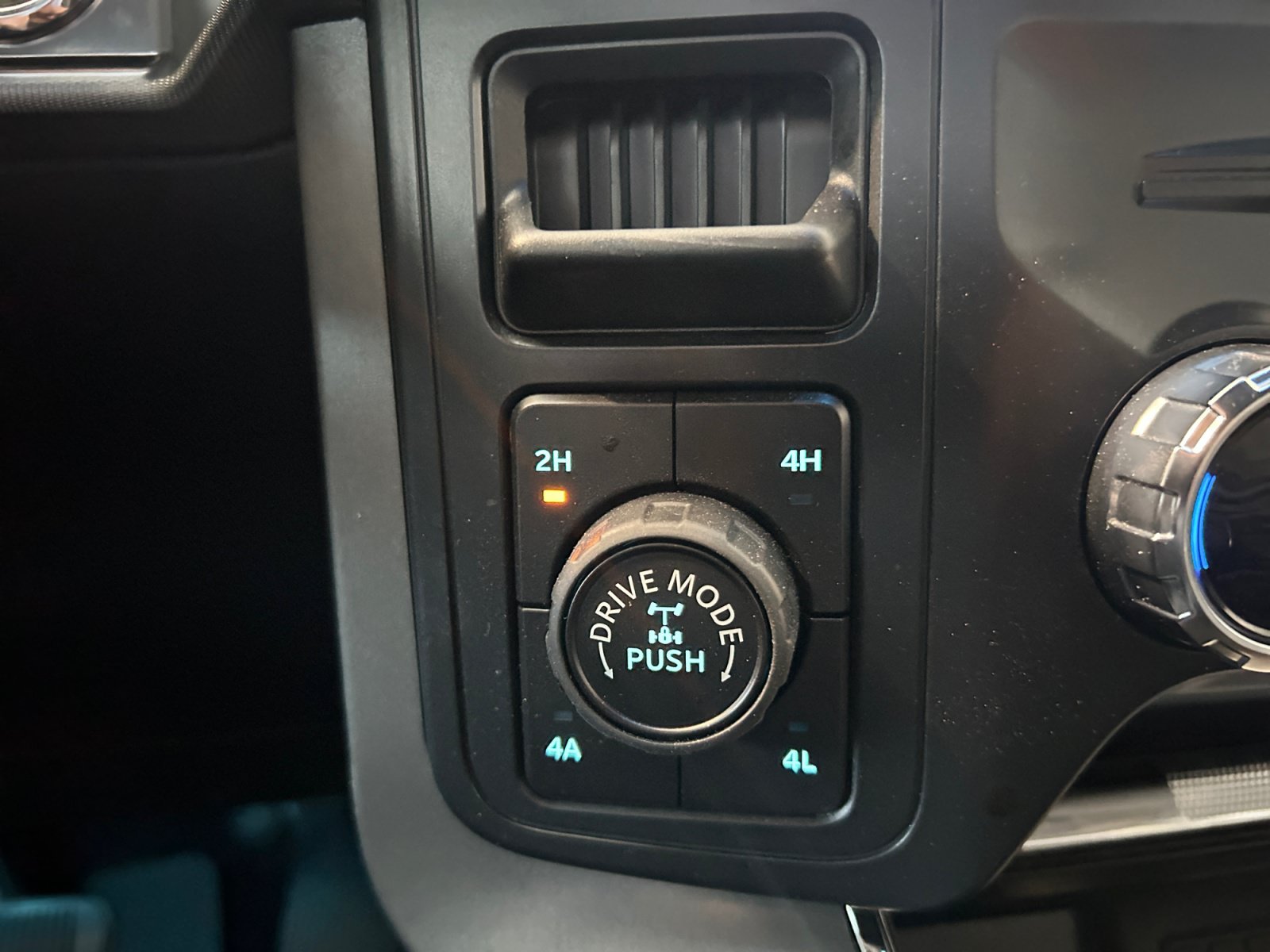 Used 2025 Ford F150 Lariat w/ Equipment Group 502A High AWD/4WD image 16