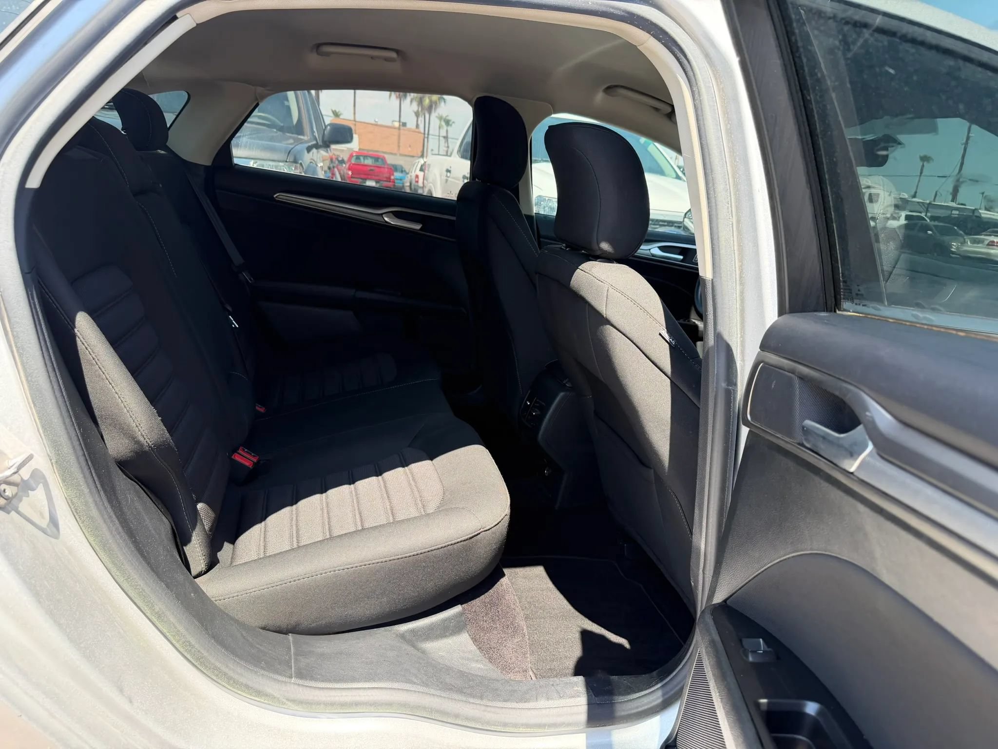 Used 2017 Ford Fusion SE FWD image 24