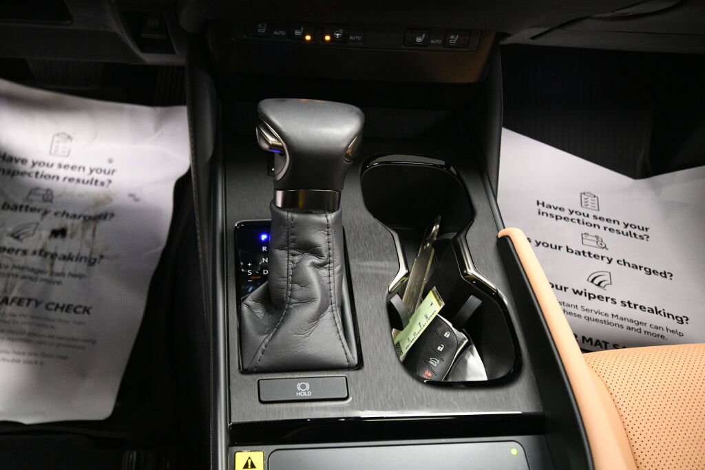 Used 2025 Lexus ES 350 w/ Premium Package image 17