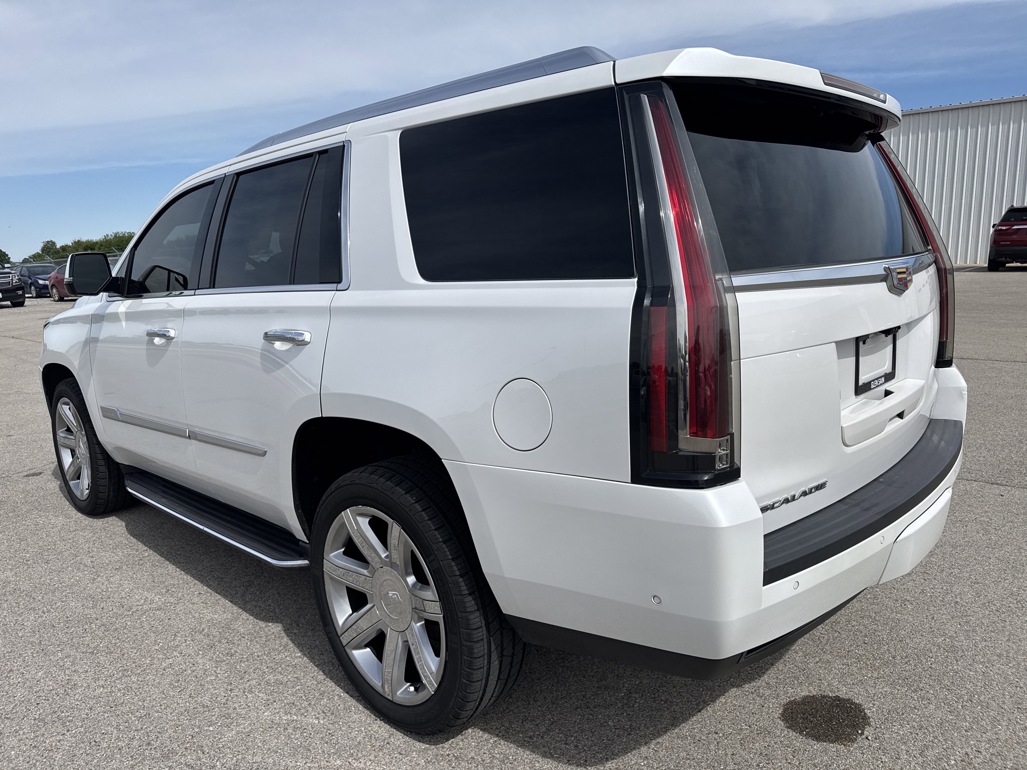 Used 2019 Cadillac Escalade Premium Luxury AWD/4WD image 3