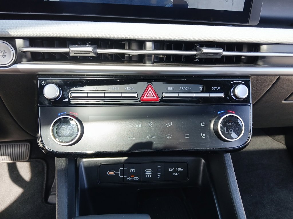 Used 2025 Hyundai Santa Cruz Limited AWD/4WD image 14