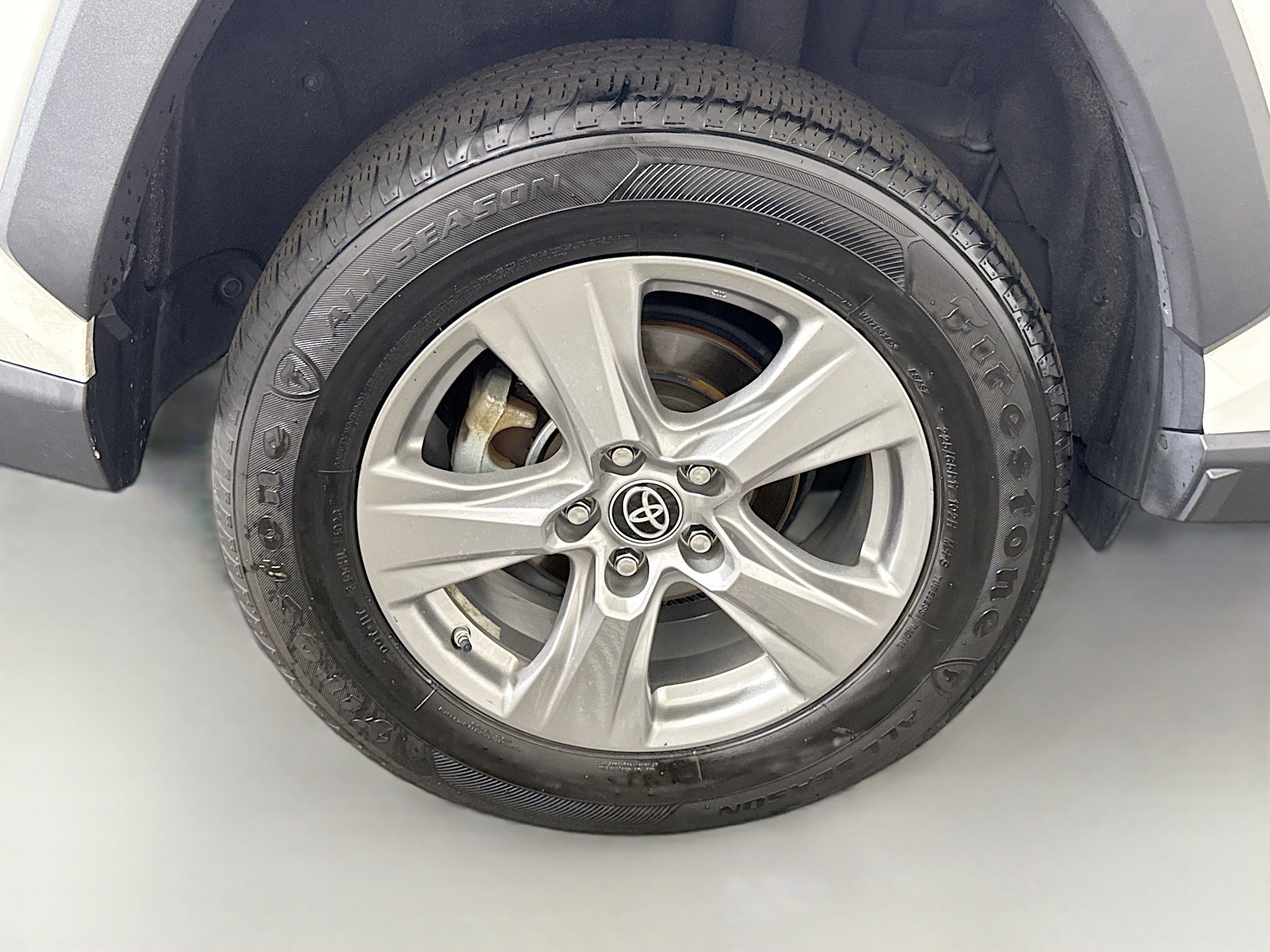 Used 2022 Toyota RAV4 LE image 32