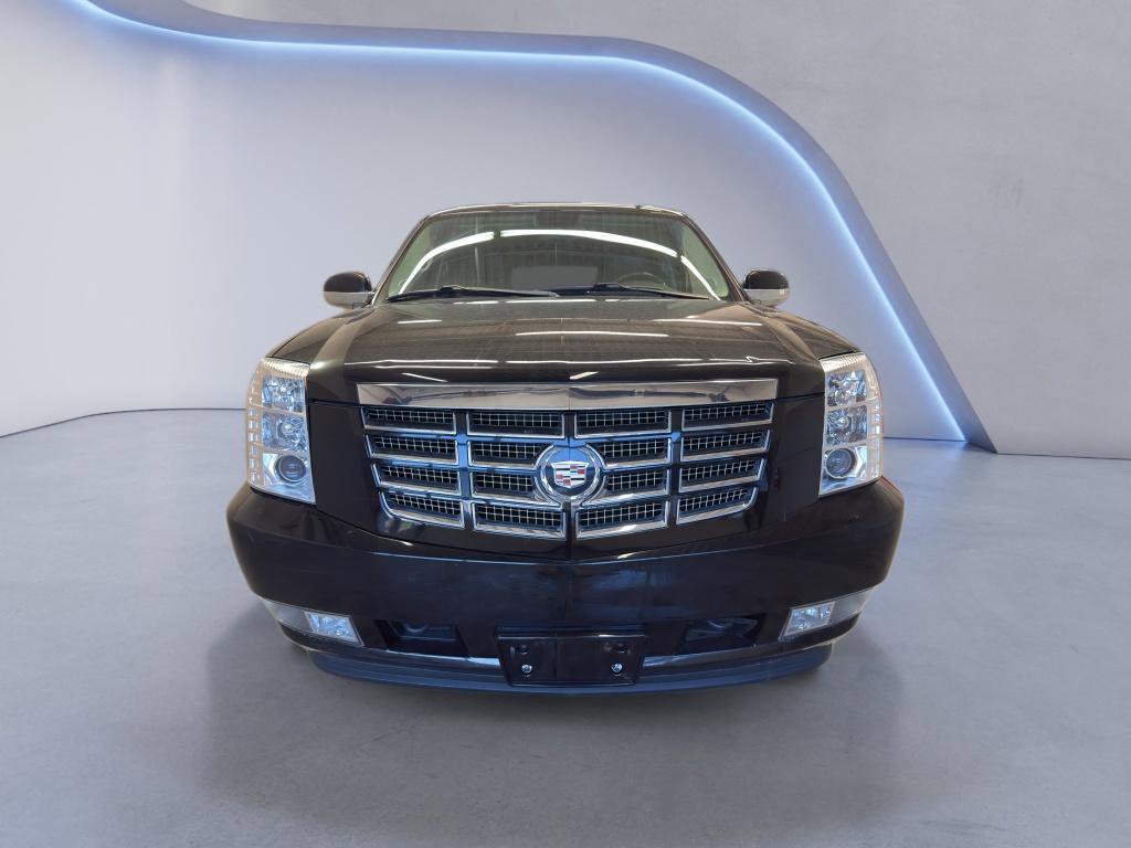 Used 2013 Cadillac Escalade ESV Luxury image 2