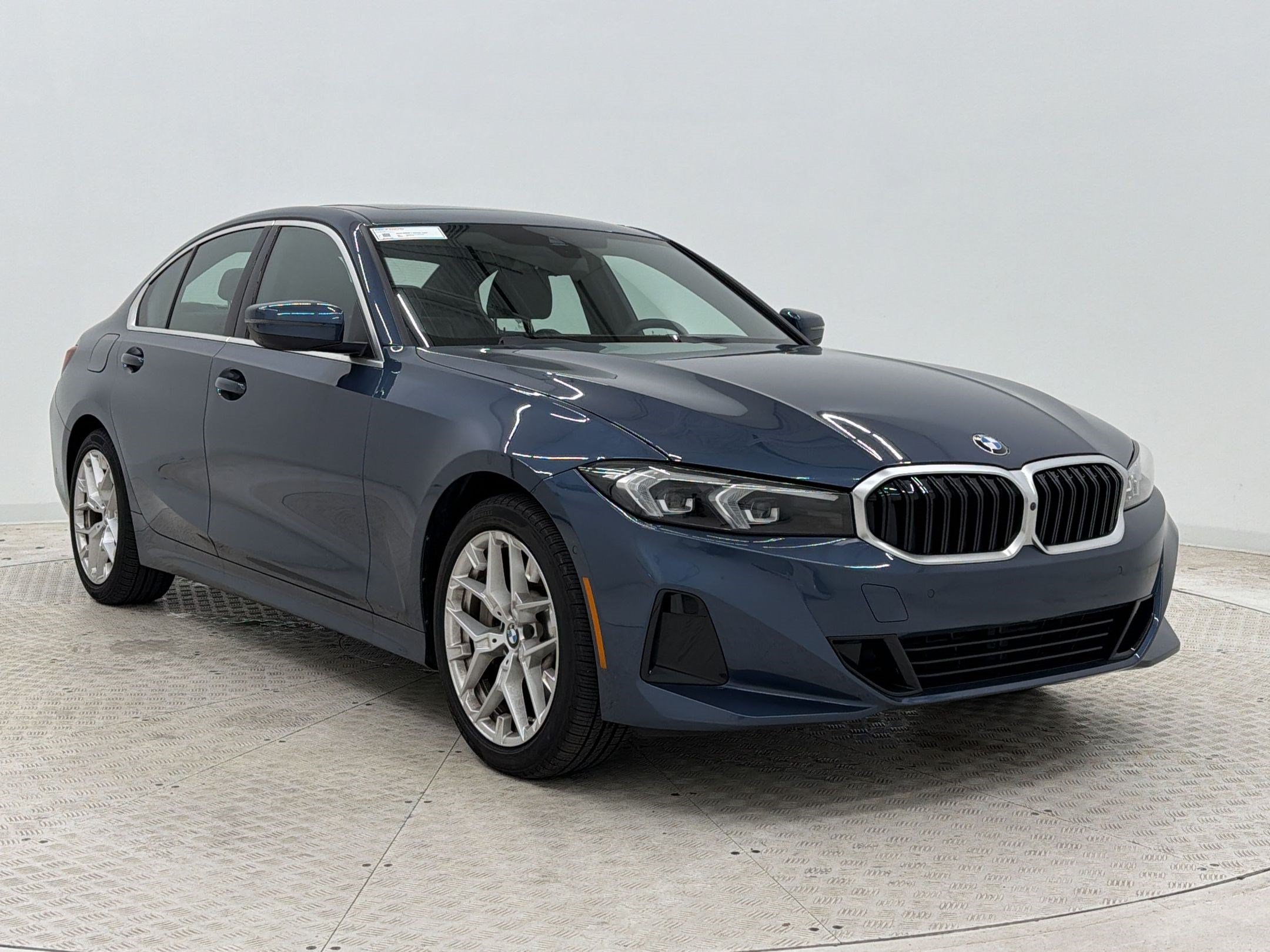 Used 2025 BMW 330i Sedan w/ Convenience Package RWD image 7