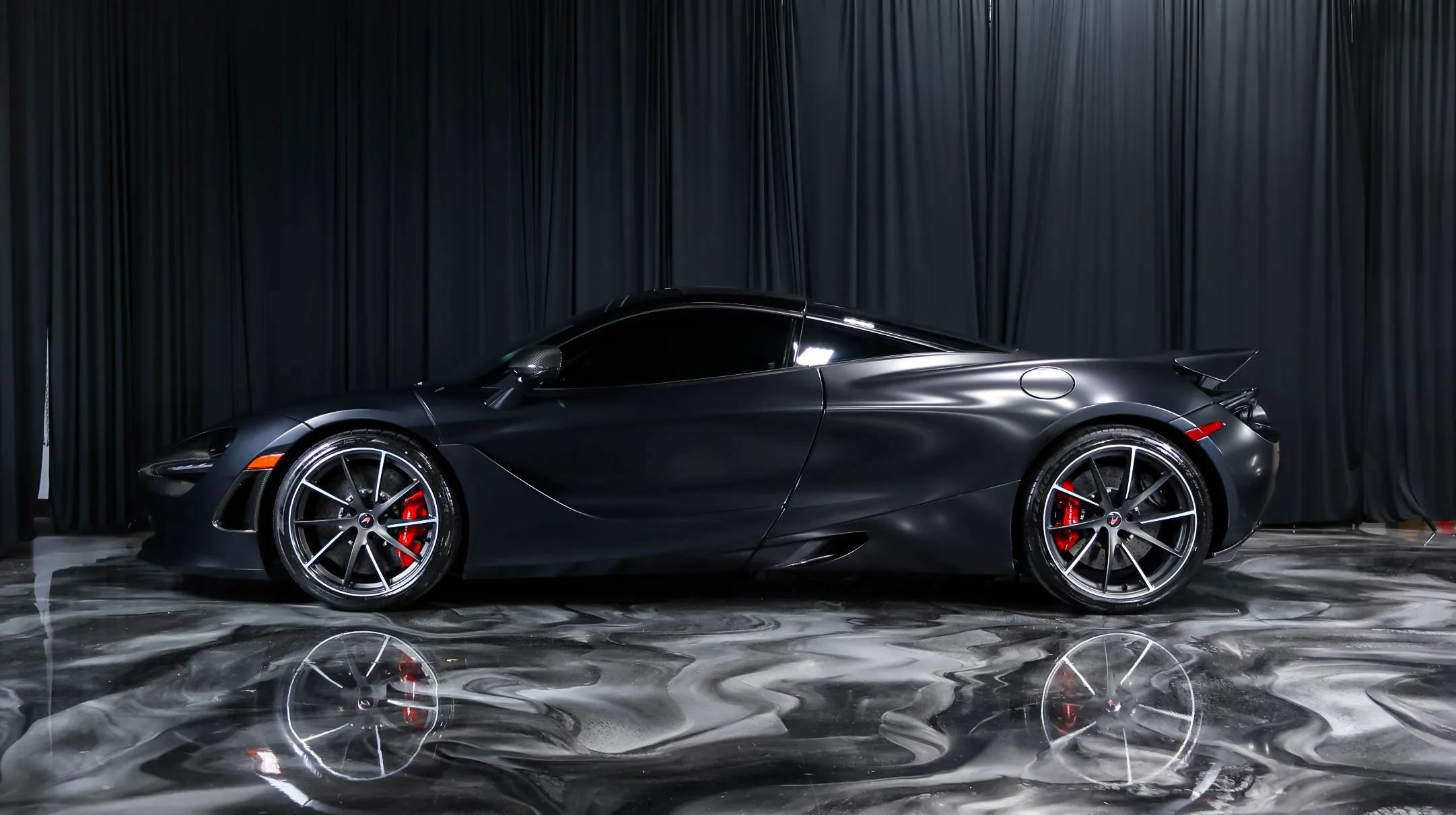 Used 2018 McLaren 720S RWD image 14