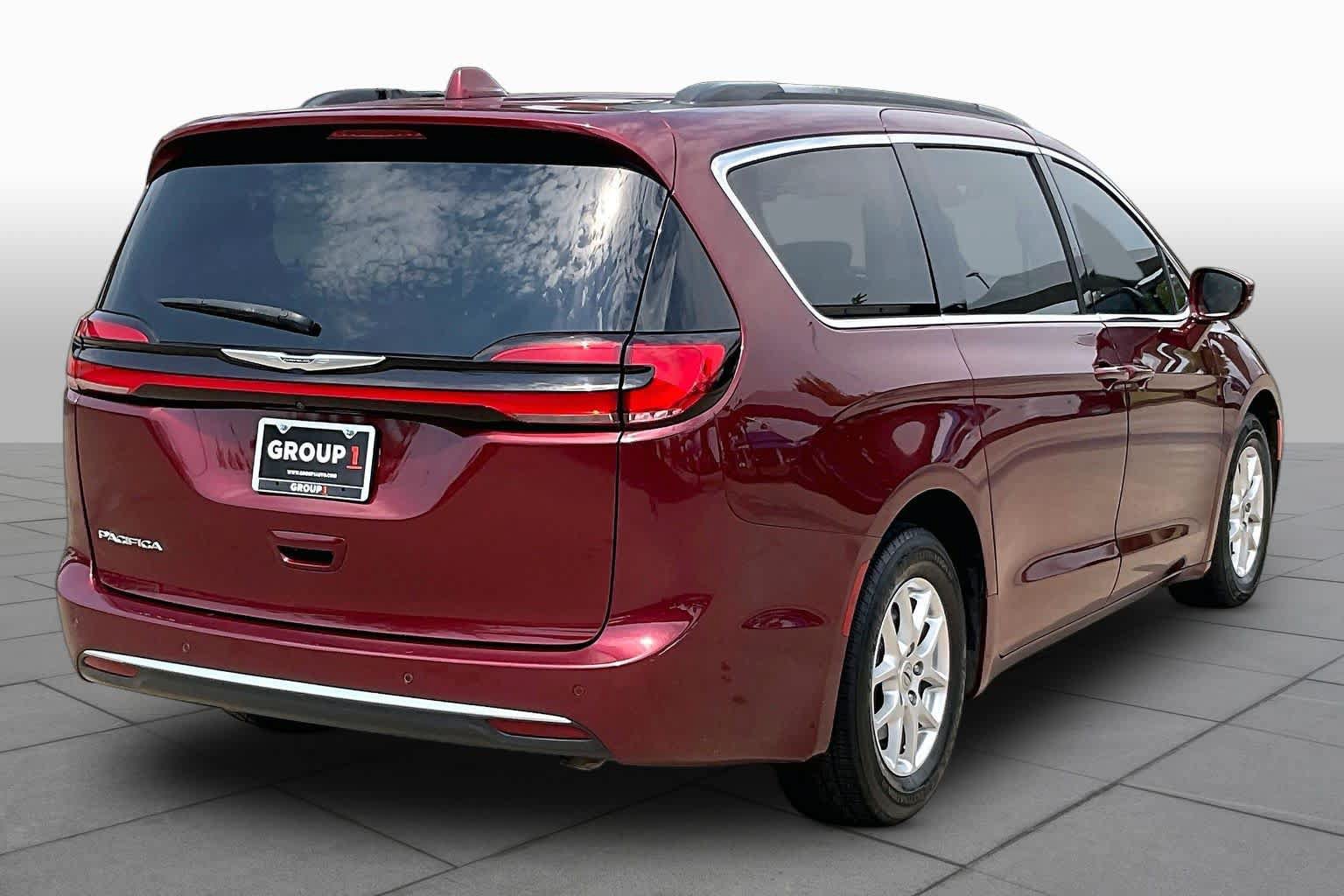 Used 2022 Chrysler Pacifica Touring-L FWD image 13
