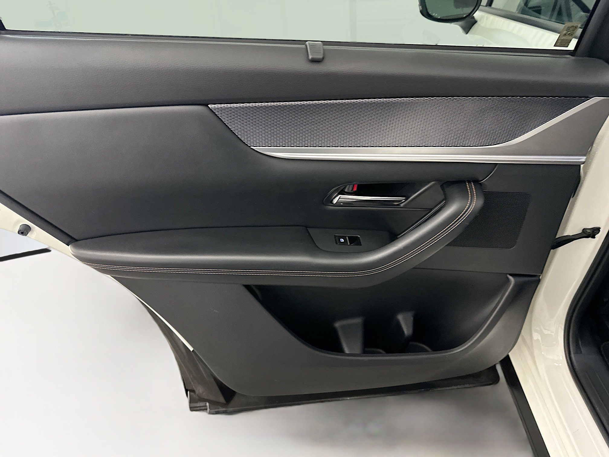 Used 2024 MAZDA CX-90 Plug-In Hybrid w/ Preferred image 28