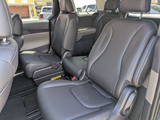New 2027 Kia Carnival EX FWD image 14