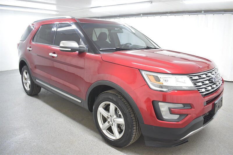 Used 2016 Ford Explorer XLT AWD/4WD image 1