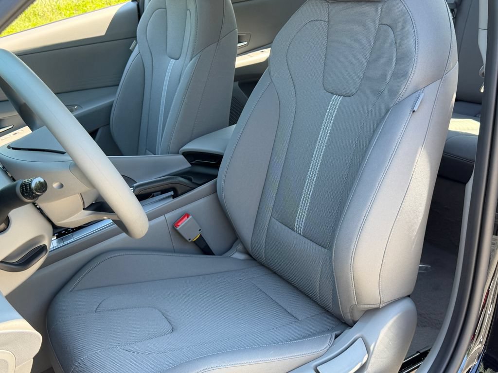 New 2026 Hyundai Elantra SE FWD image 18