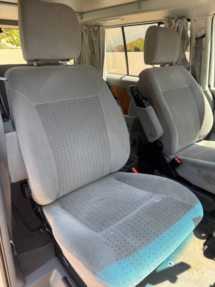 Used 2002 Volkswagen Eurovan MV FWD image 16