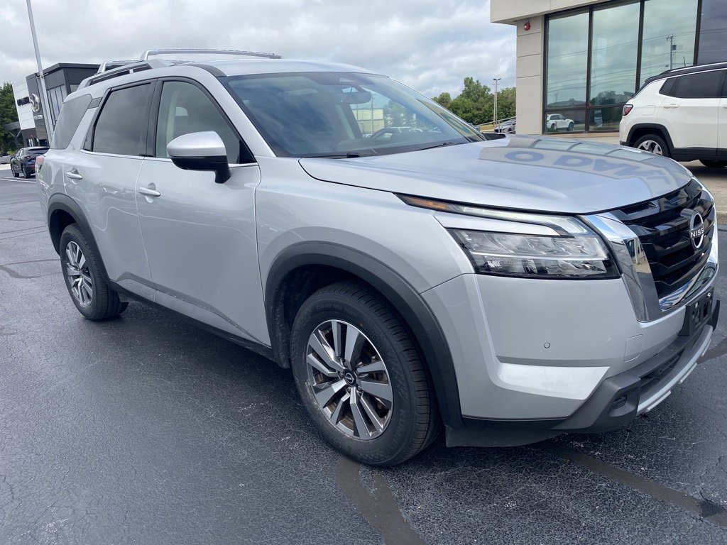 Used 2023 Nissan Pathfinder SL