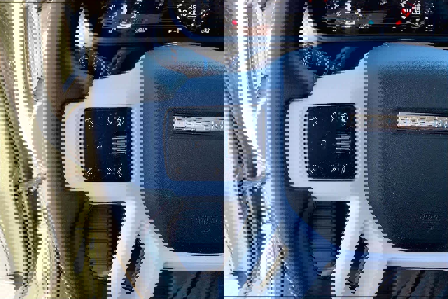 Used 2024 Land Rover Defender 130 S image 21