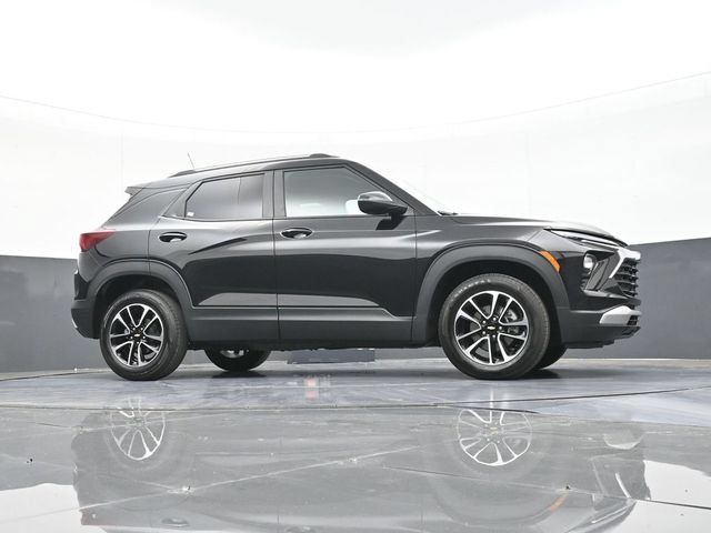 Used 2025 Chevrolet TrailBlazer LT AWD/4WD image 48