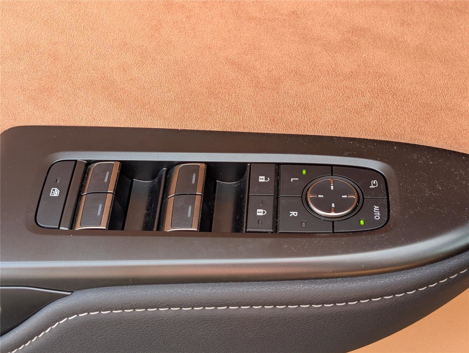 Certified 2023 Lexus RZ 450e Premium w/ Accessory Package (Z1) image 21