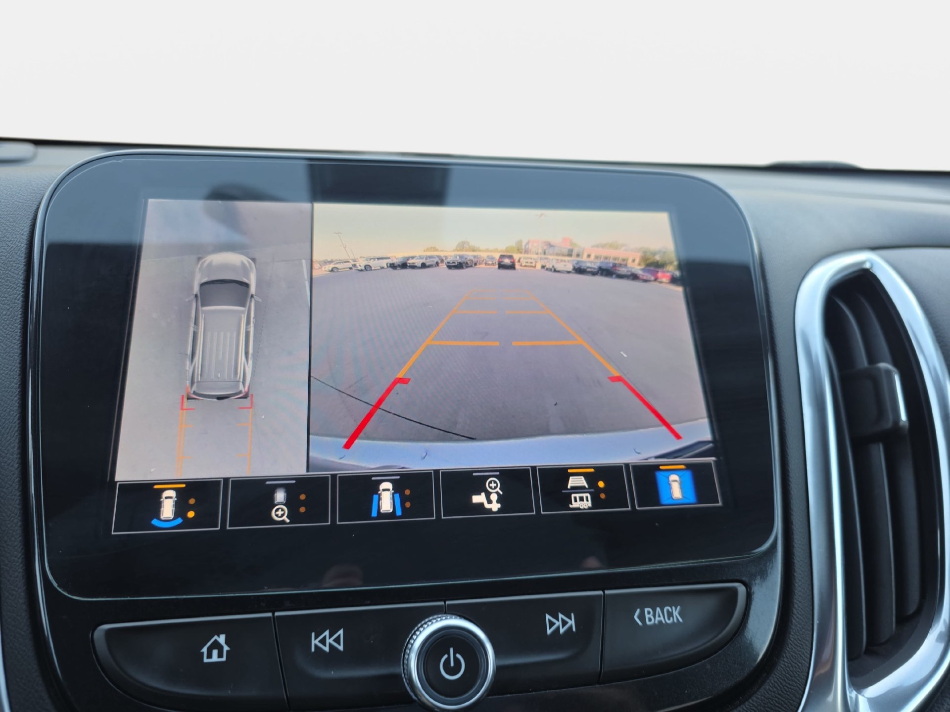 Used 2024 Chevrolet Equinox Premier FWD image 23
