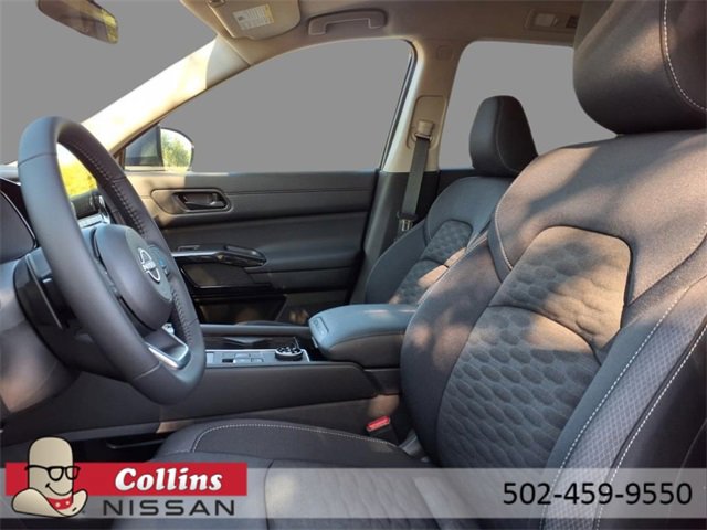 New 2025 Nissan Pathfinder SV image 5