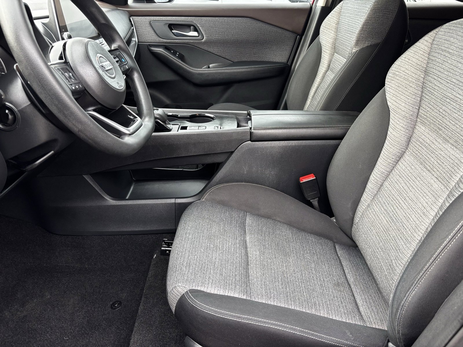 Used 2021 Nissan Rogue SV image 18