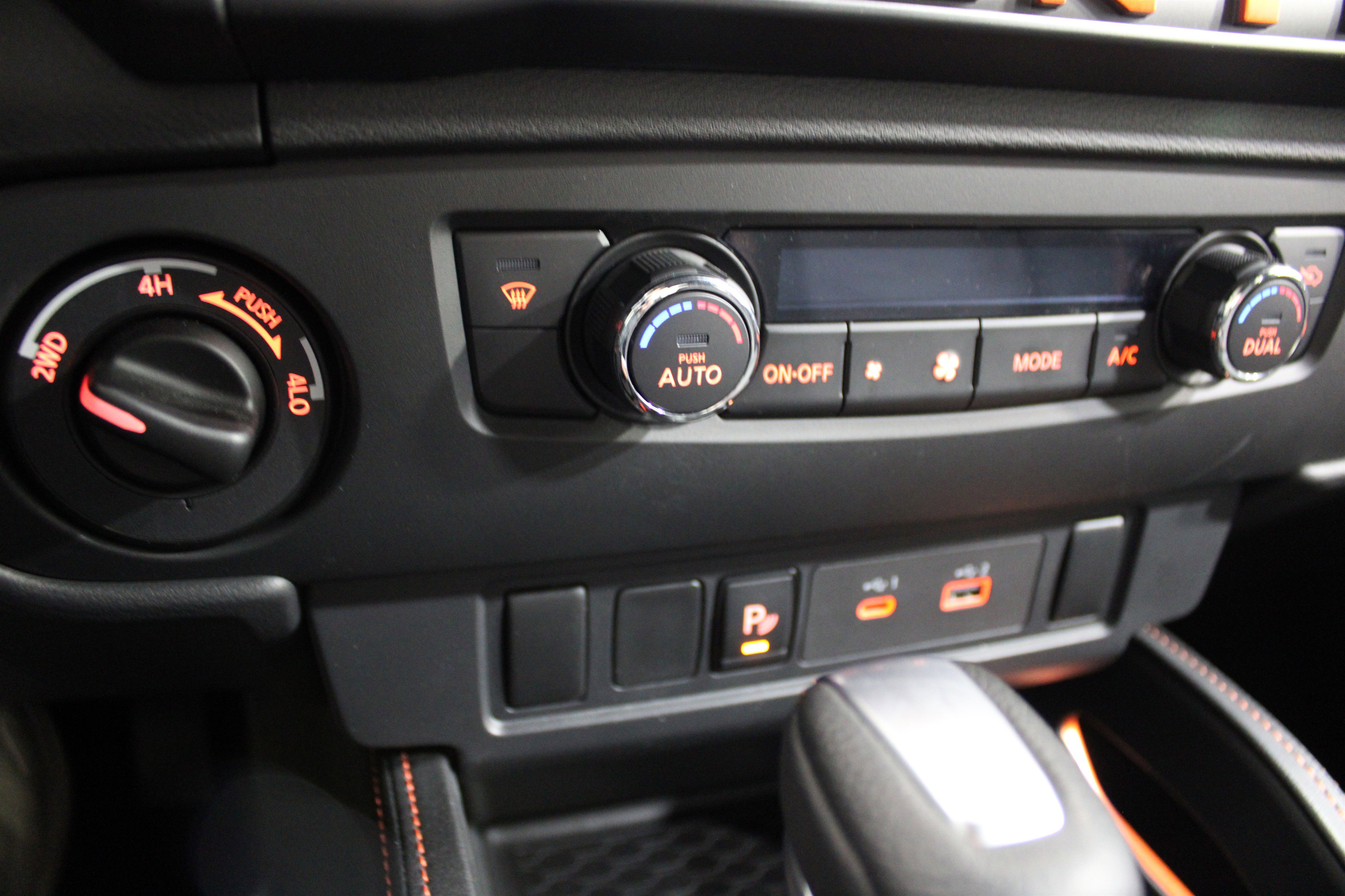 Used 2025 Nissan Frontier PRO-4X AWD/4WD image 16