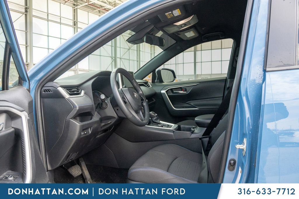 Used 2024 Toyota RAV4 SE image 3