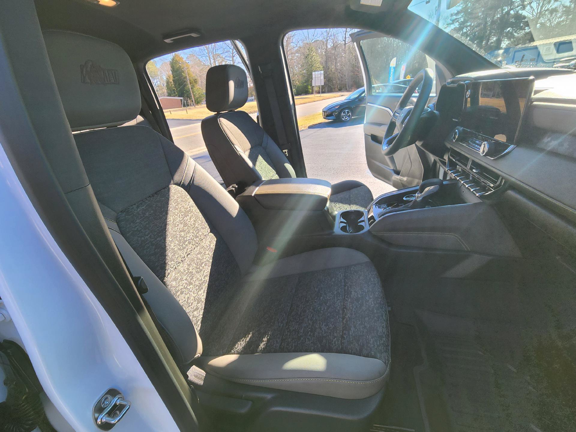 Used 2024 Chevrolet Colorado ZR2 w/ ZR2 Bison Edition AWD/4WD image 10